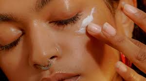 Skin Flooding vs Skin Fasting: Mana yang Lebih Dibutuhkan Kulit Anda di 2025?