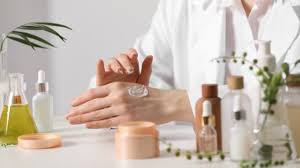 Skincare Minimalis yang Maksimal: Saat Sains Bilang Kulitmu Cuma Butuh 3 Produk, Bukan 10